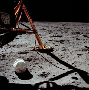 moon trash moon trash2 297x300 Back to the Moon for Clean Up